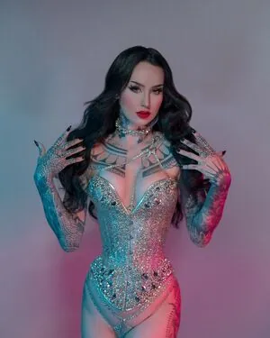 Emma Vauxdevil