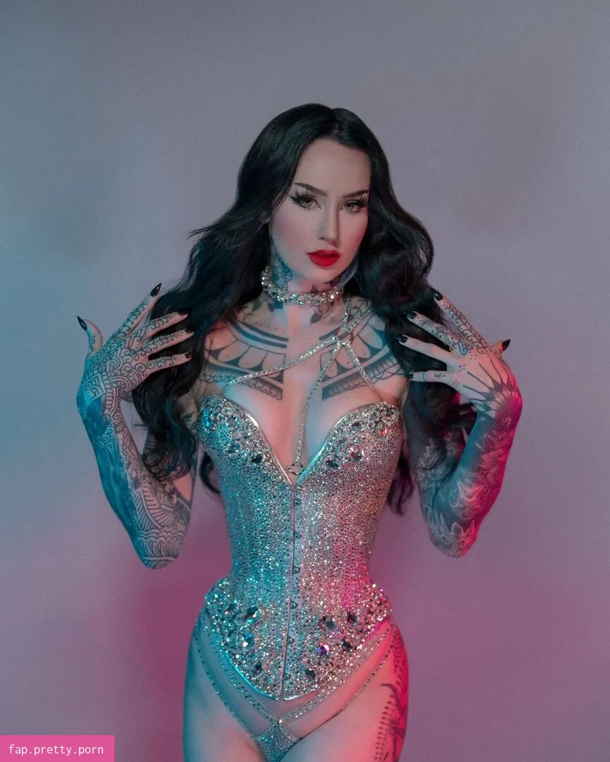 Emma Vauxdevil - Photo #34