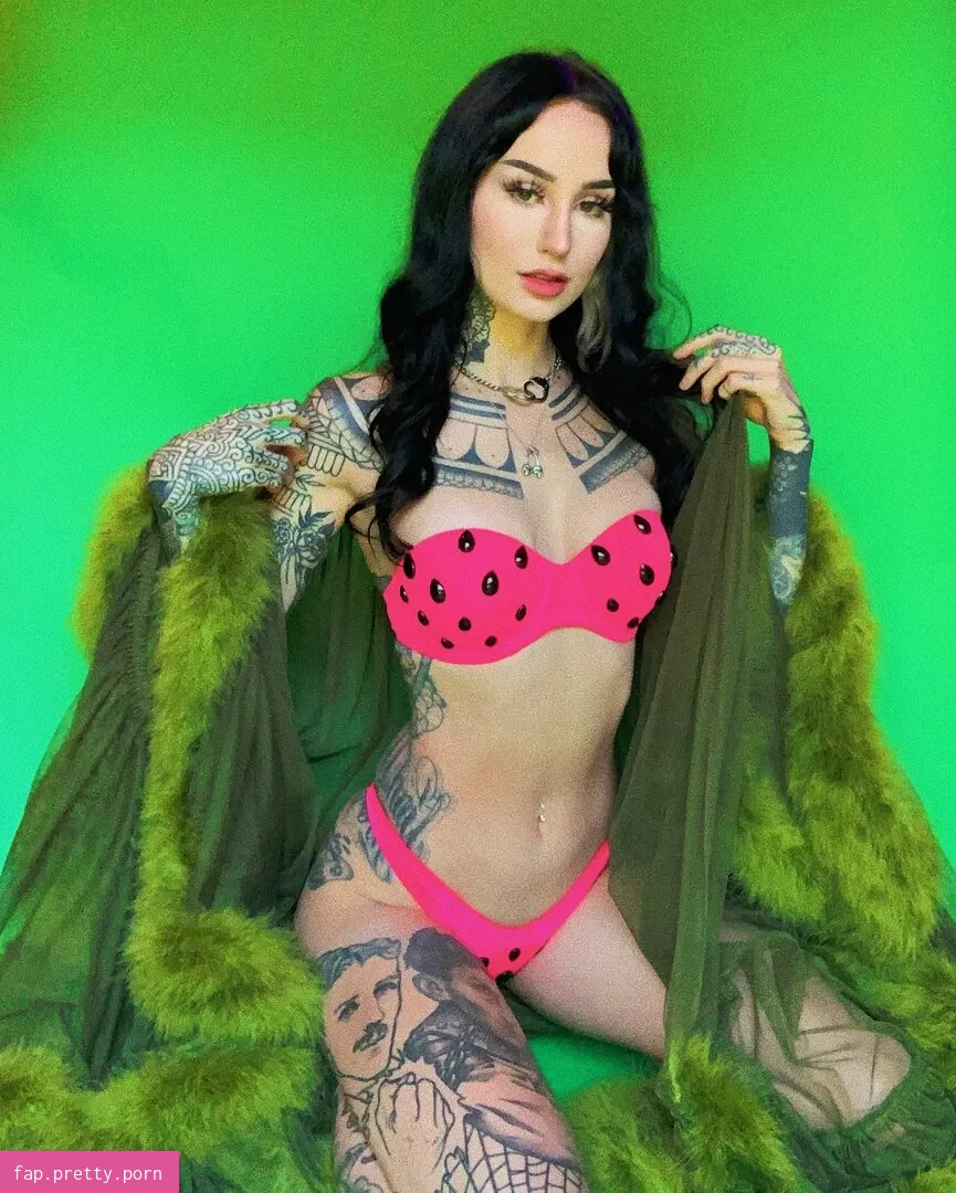Emma Vauxdevil - Photo #39
