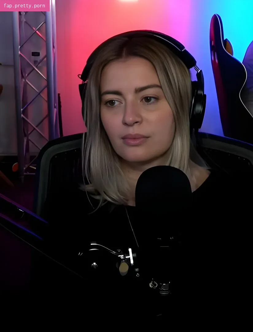 Elyse Willems - Photo #80