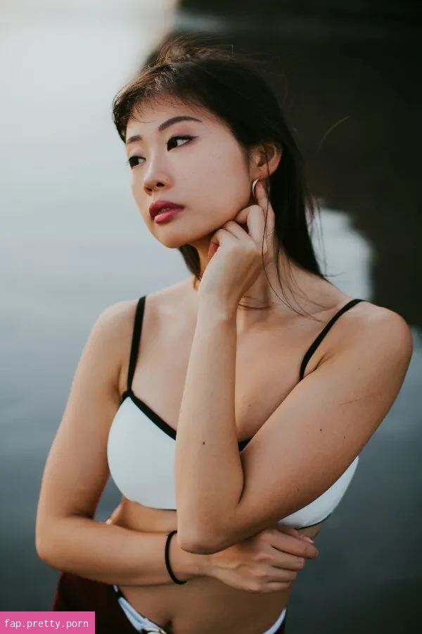 Emi Wong - Photo #03