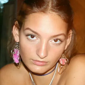 favouriteredheadbella