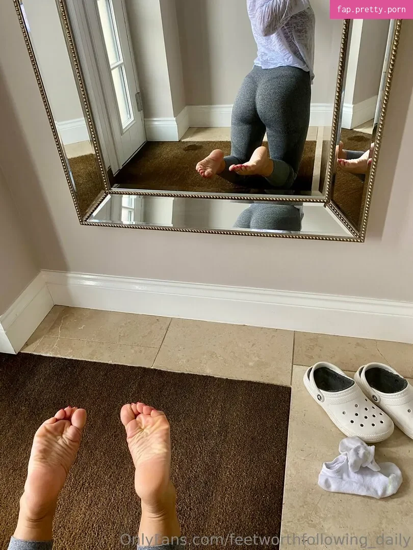 feetworthfollowing_daily - Photo #03