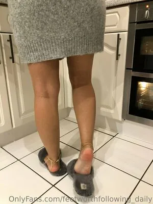 feetworthfollowing_daily