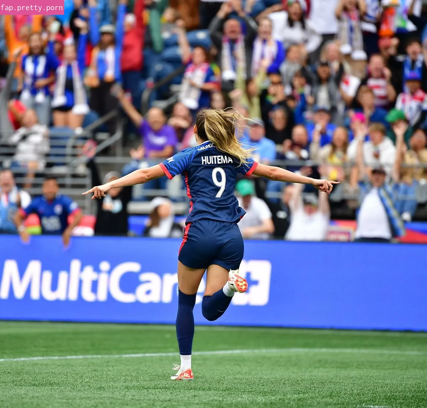 Female Football - Photo #38