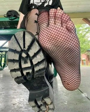 fairy.girl.feet