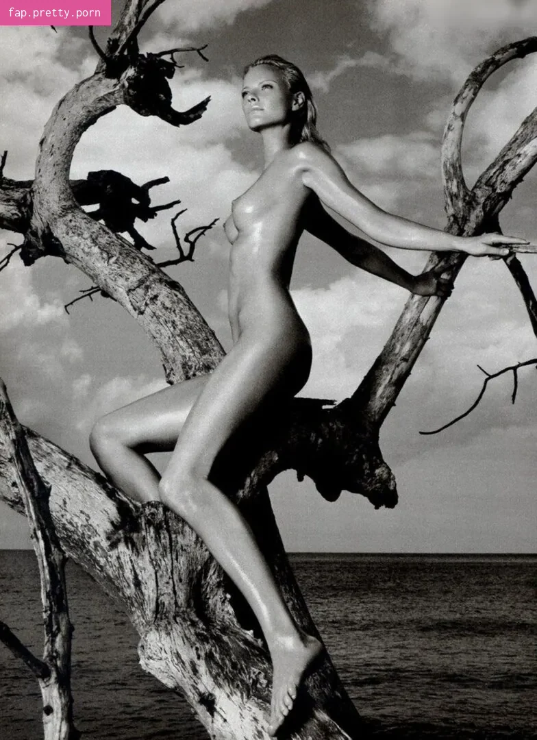 Franziska Knuppe - Photo #13