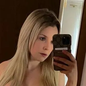 Feliz Nicole
