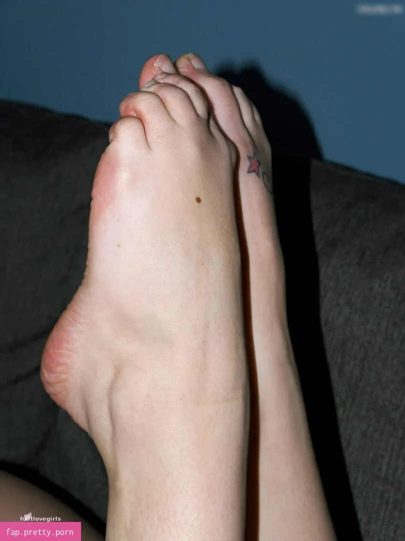 Footlovegirls - Photo #57