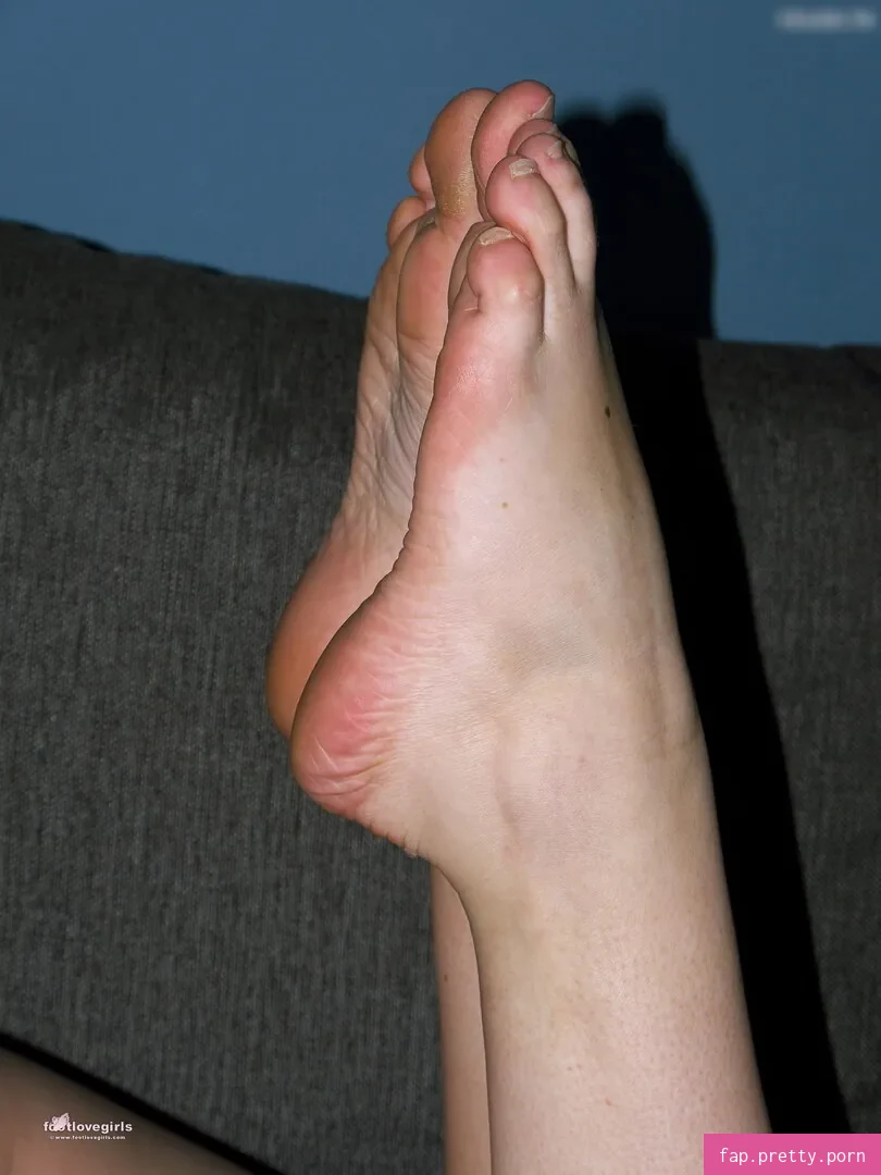 Footlovegirls - Photo #63