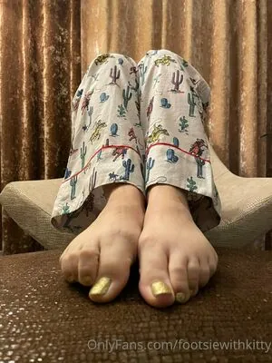 footsiewithkitty