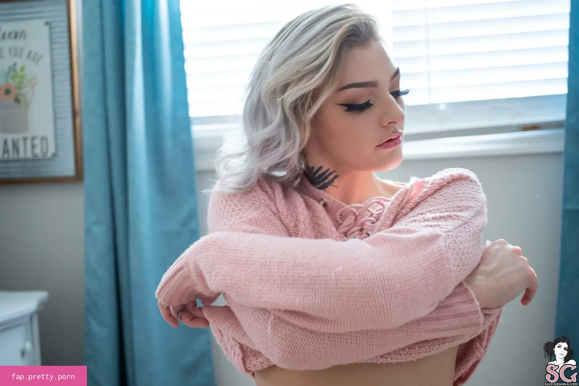 Fern Suicide - Photo #02