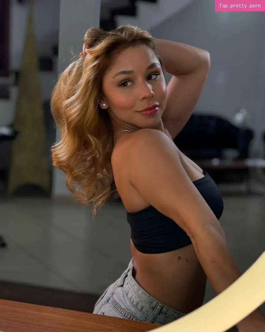 Flávia Saraiva - Photo #29