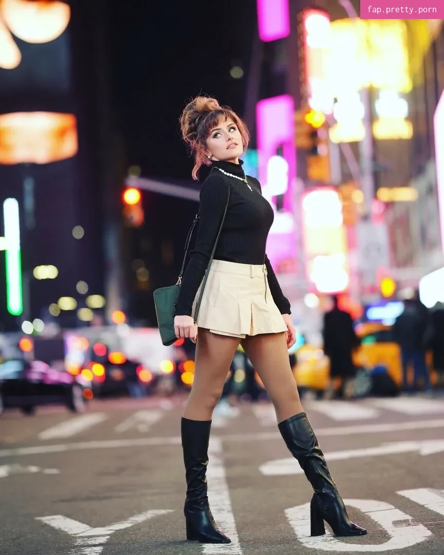 Felicia Thornsbury - Photo #27