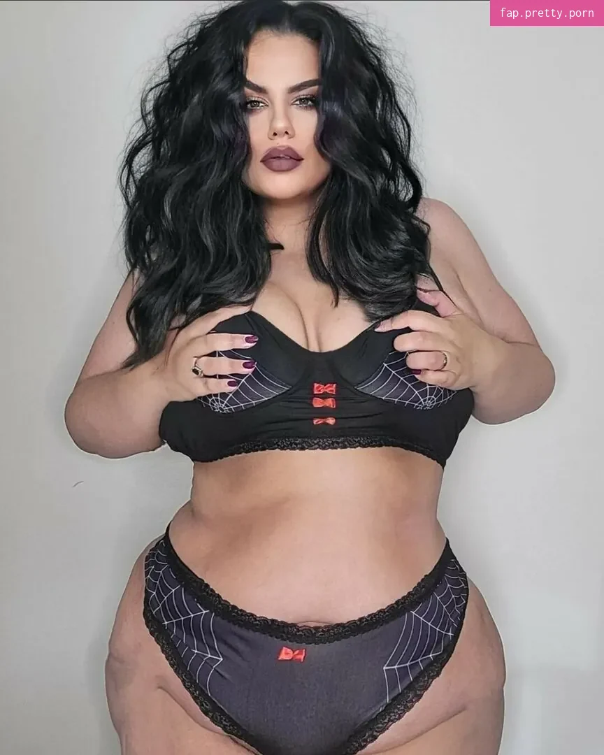 G0thiccthighs - Photo #02