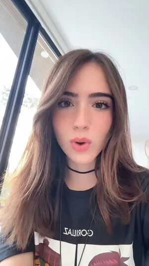Gabriela Bee