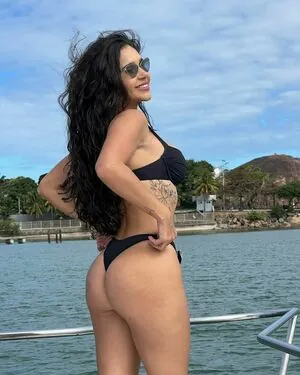 Gizelly Bicalho