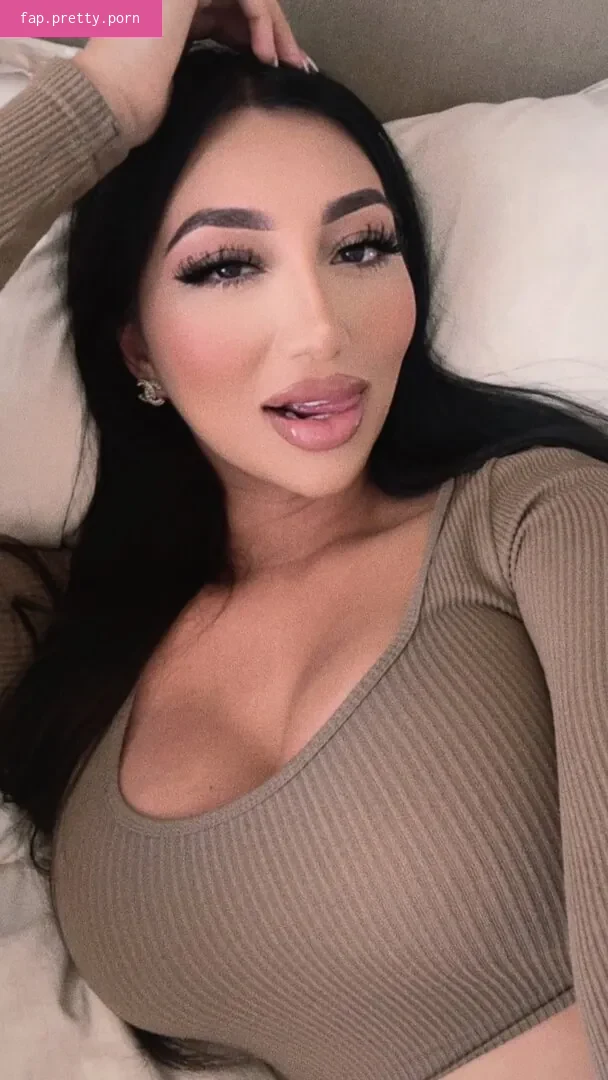 Gigi__chanel - Photo #01