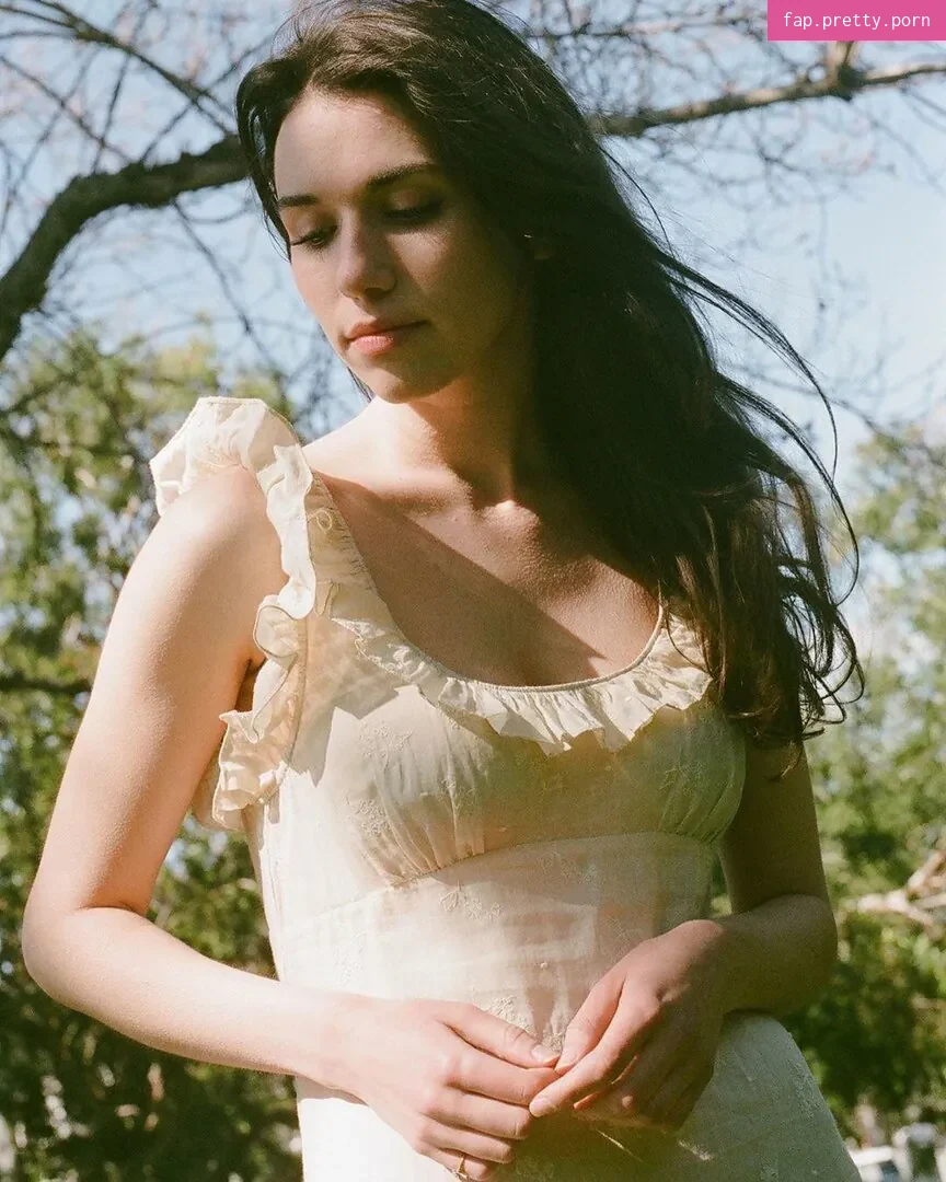 Grace Caroline Currey - Photo #30