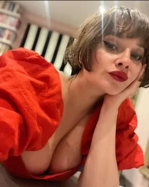 Gizzi Erskine