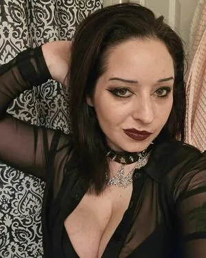 goth-goddess-thea