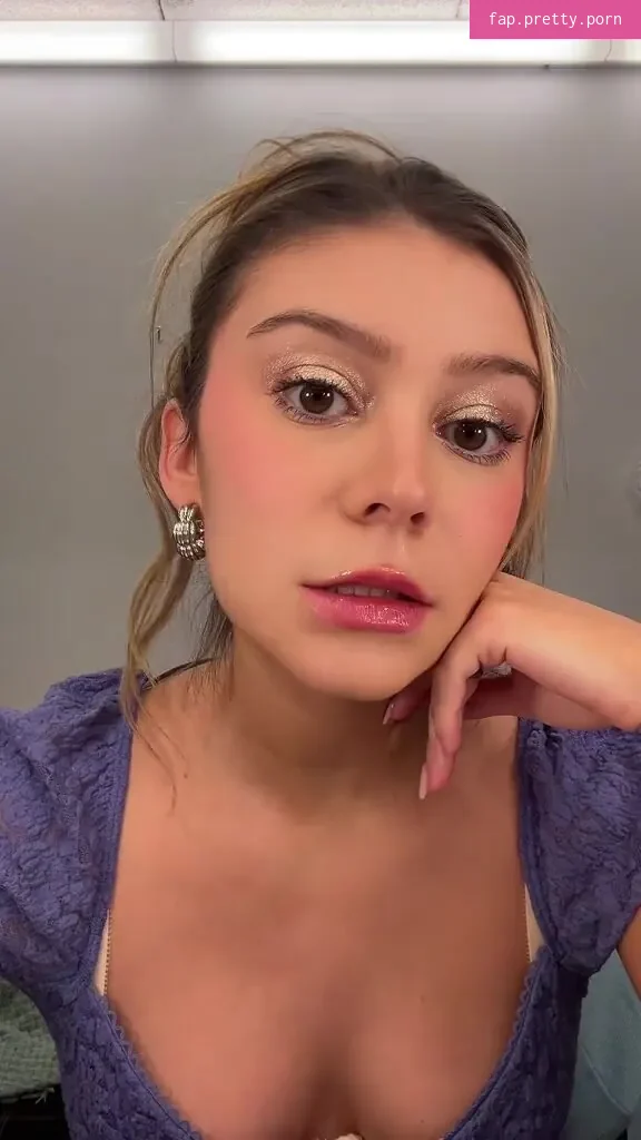 Genevieve Hannelius - Photo #00