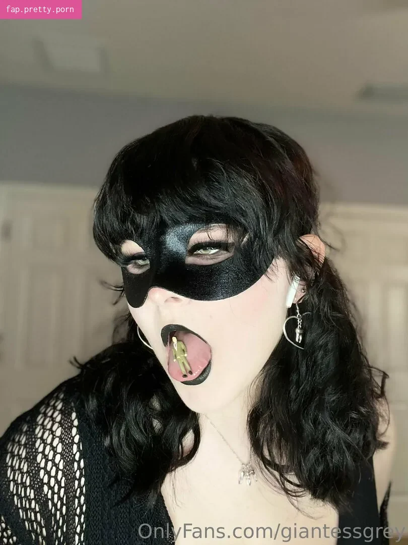 giantessgrey - Photo #05