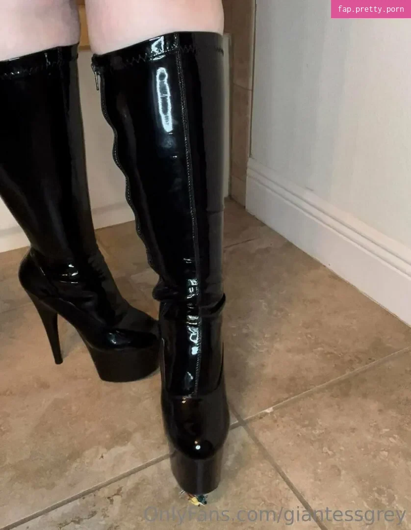 giantessgrey - Photo #11