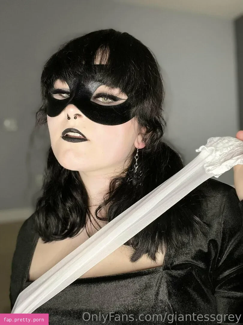 giantessgrey - Photo #20
