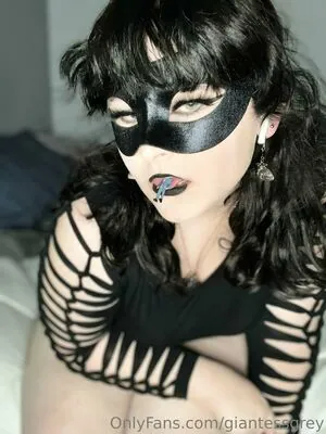 giantessgrey