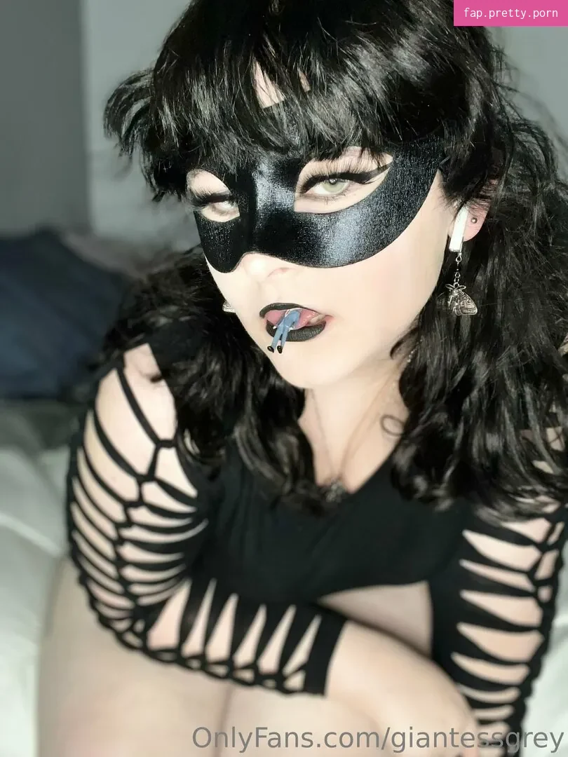 giantessgrey - Photo #79