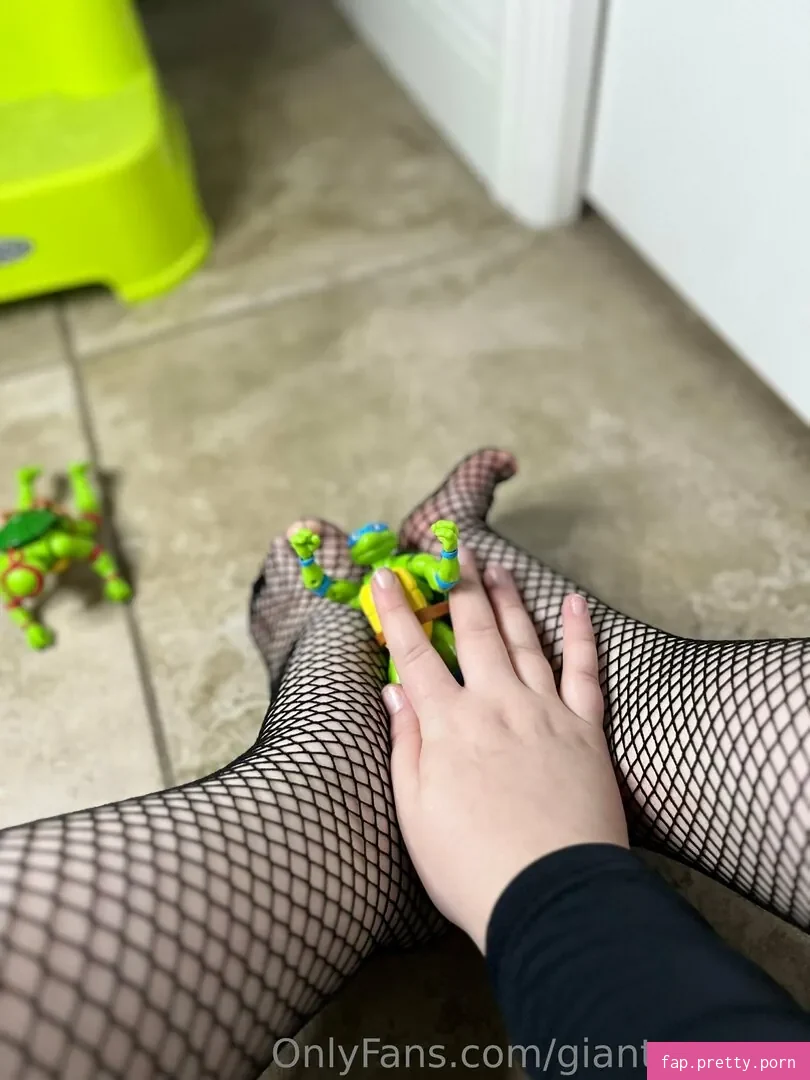 giantessgrey - Photo #90