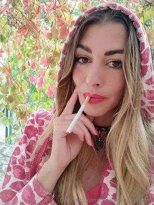 ginasmokingqueen