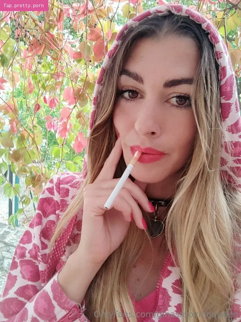 ginasmokingqueen - Photo #38
