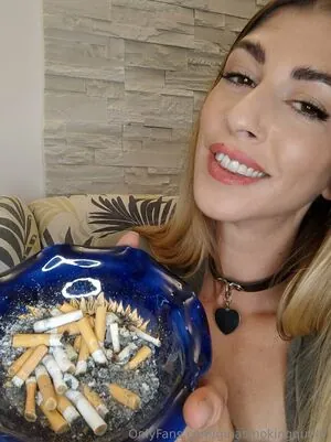 ginasmokingqueen