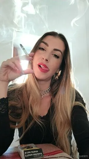 ginasmokingqueen