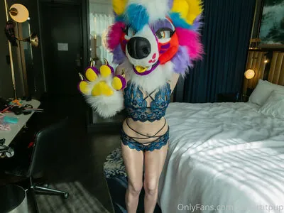 glittertitpup