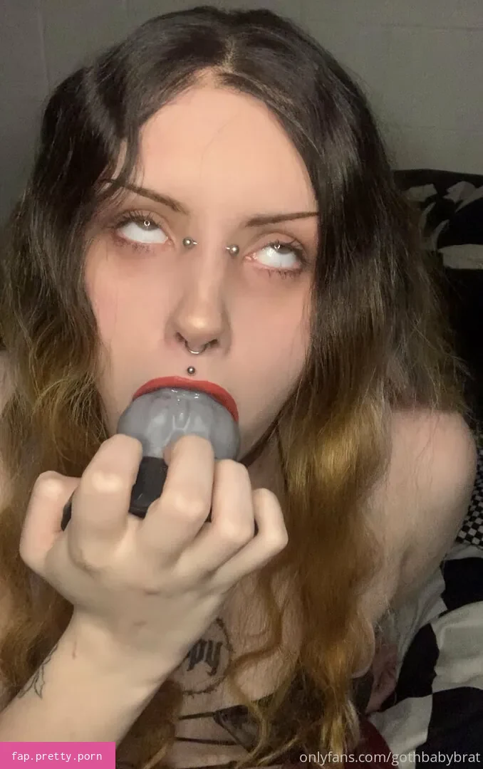 gothbabybrat - Photo #21