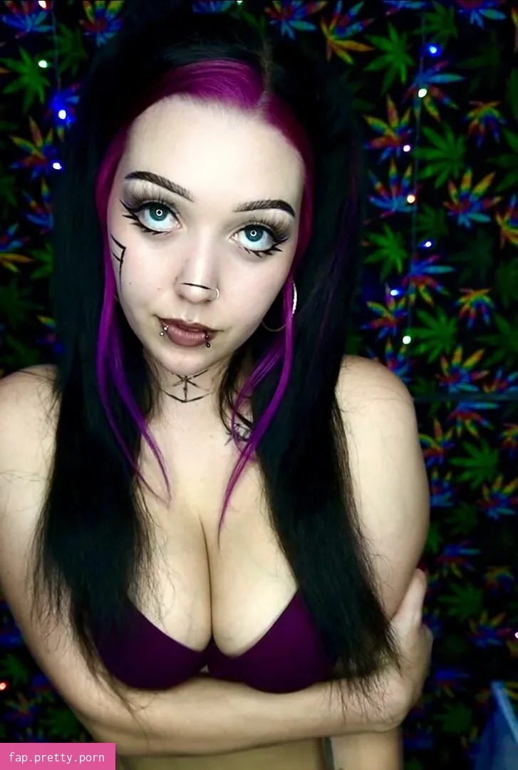 gothbrat420 - Photo #02