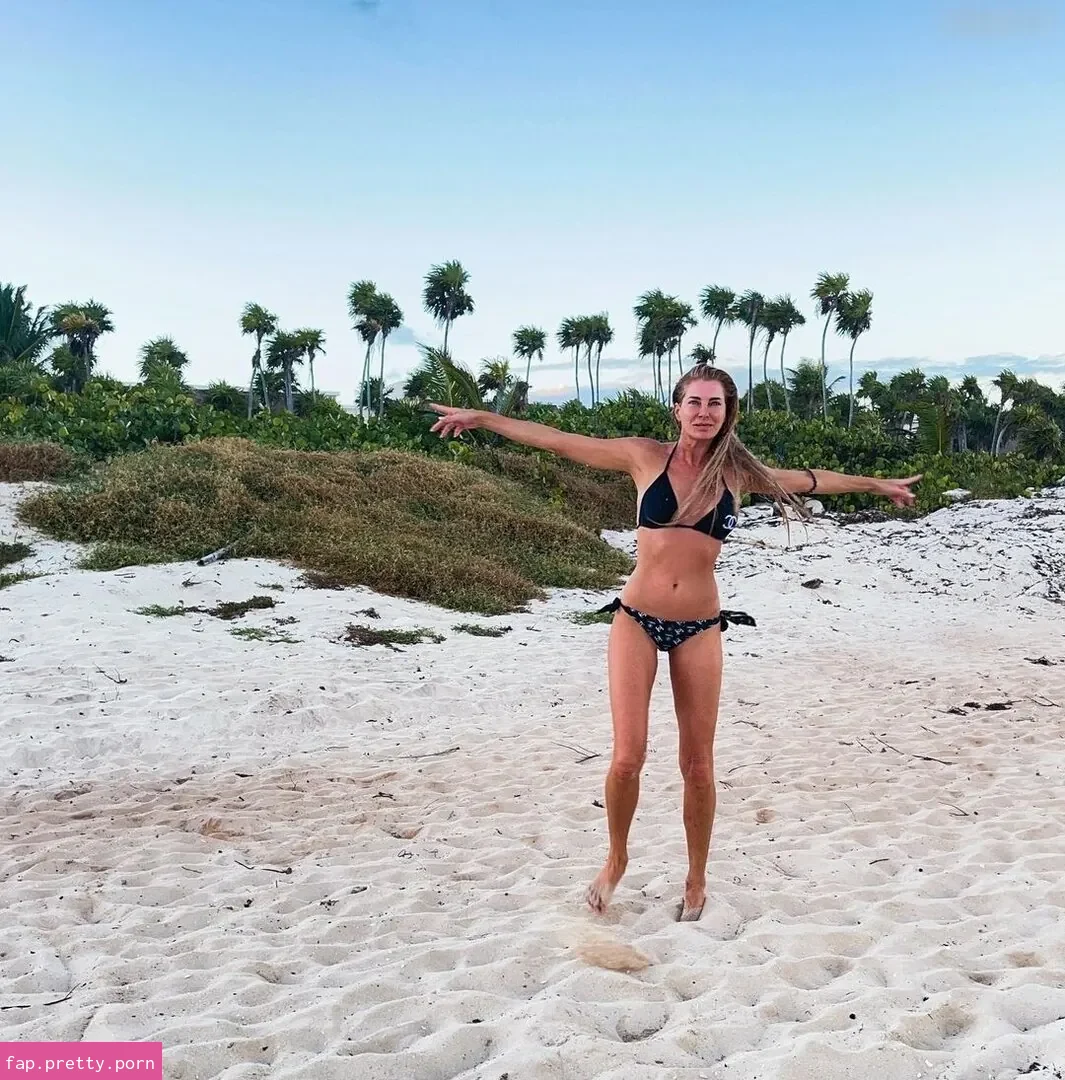 Giulia Siegel - Photo #00