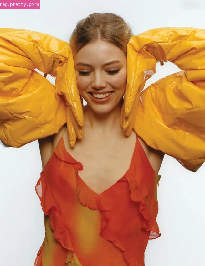 Grace Van Dien - Photo #66