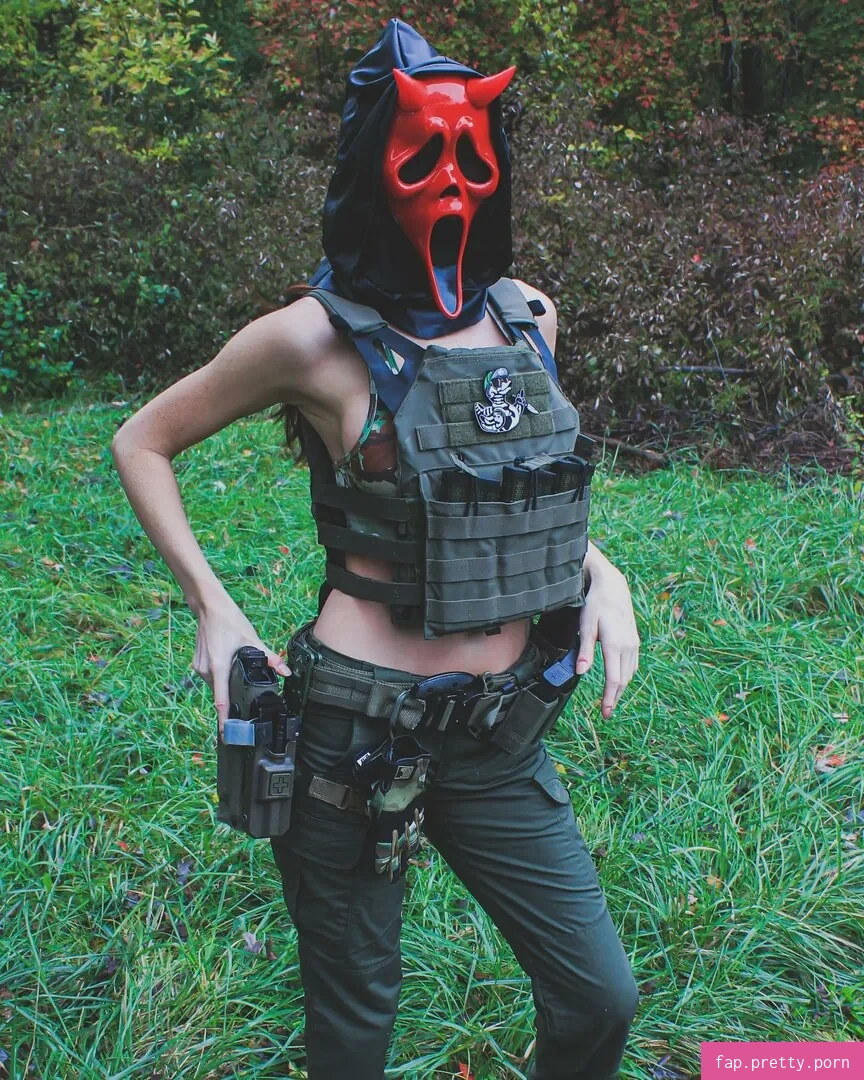 Girls With Guns - Photo #19