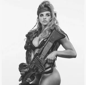 Girls With Guns