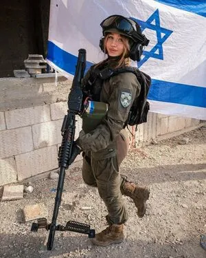 Girls With Guns