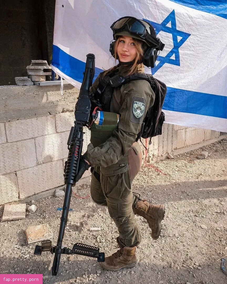 Girls With Guns - Photo #38