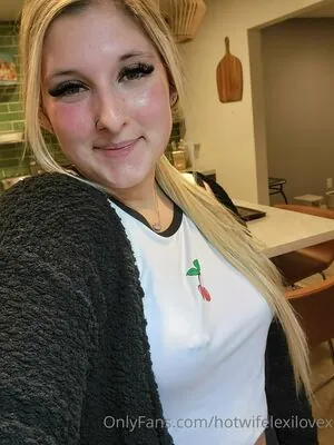 hotwifelexilovex