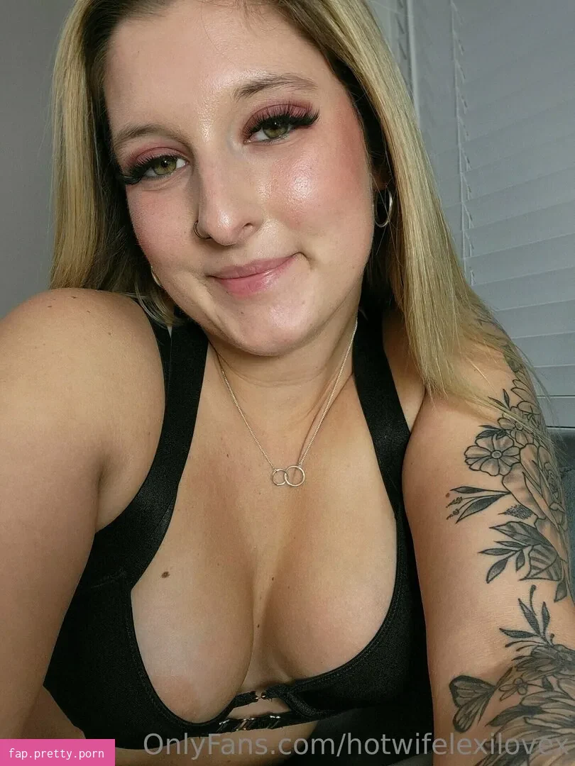 hotwifelexilovex - Photo #98