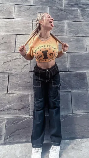 haleylarsonnn