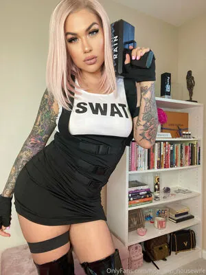 hoe_and_housewife