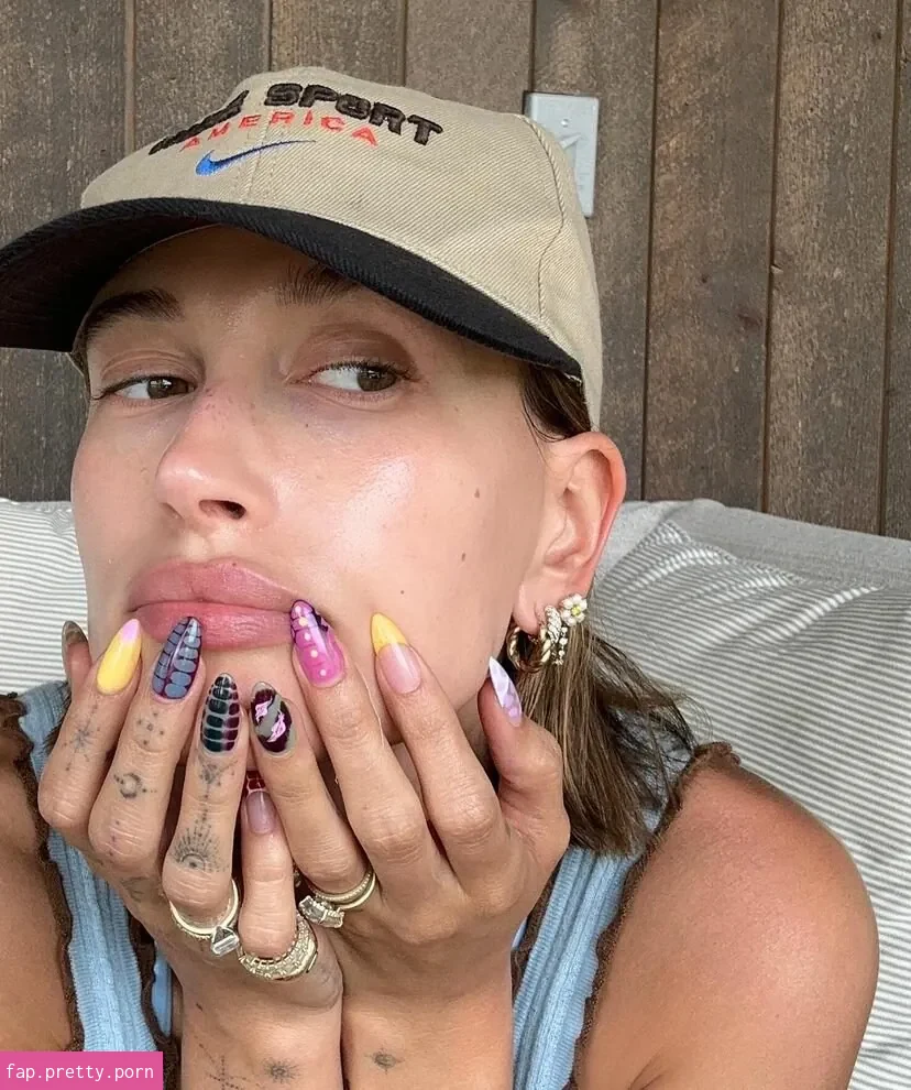 Hailey Baldwin Bieber - Photo #27